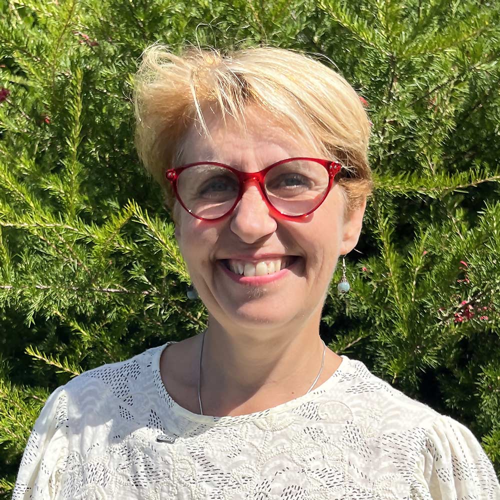 Portrait de Raphaële VALLAURI, intervenante du Sommet Femme Rayonnante après 50 ans